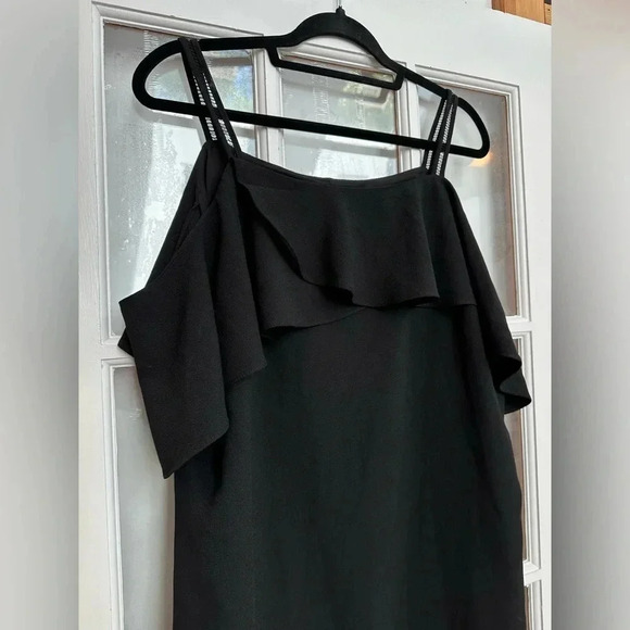 Maggy London Classic Black Cold Shoulder Ruffle Shift Dress Women’s Size 14 - Picture 5 of 12